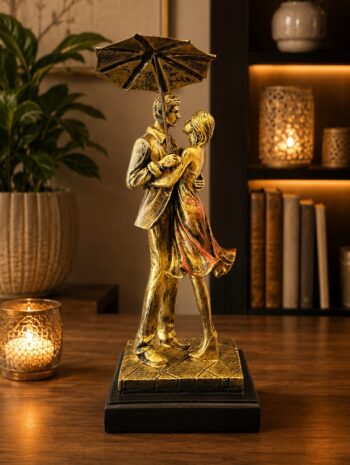 Romantic Embrace Couple Resin Décor